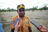 Pelaksana Tugas Kepala Dinas Komunikasi dan Informatika Kabupaten Mimika, Albertus Tsolme. (Foto: Galeri Papua/Endy Langobelen)