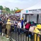 Ribuan pencari kerja di Mimika mengantre untuk melakukan registrasi dalam kegiatan Exhibition and Job Fair, Selasa (7/11/2023). (Foto: Galeri Papua/Moh. Wahyu Welerubun)
