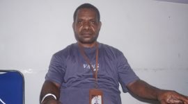 Koordinator Divisi (Koordiv) Sosialisasi, Pendidikan Pemilu, Partisipasi Masyarakat dan SDM, KPU Kabupaten Mimika, Fidelis Piligame, saat ditemui di Kantor KPU Mimika, Jalan Hassanudin, Irigasi, Mimika, Papua Tengah, Rabu (8/11/2023). (Foto: Galeri Papua/Moh. Wahyu Welerubun)