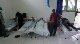 Kegiatan aksi donor darah dalam rangka memperingati Hari Kesehatan Nasional ke-59. (Foto: Galeri Papua/Moh. Wahyu Welerubun).