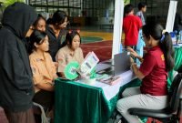 Antusias para murid dalam mengikuti Education Fair 2023 yang digelar Yayasan Pendidikan Jayawijaya (YPJ) di SMP YPJ Kuala Kencana, Kabupaten Mimika, Papua Tengah. (Foto: Istimewa/Corporate Communication PT Freeport Indonesia)