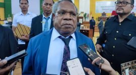 Bupati Mimika, Eltinus Omaleng. (Foto: Galeri Papua/Jefri Manehat)