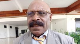 Ketua DPRD Mimika, Anton Bukaleng. (Foto: Galeri Papua/Jefri Manehat)