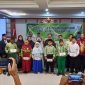 Foto bersama anak-anak dan guru honorer penerima bantuan pendidikan dengan Ketua Baznas dan unsur pimpinan instansi vertikal yang hadir. (Foto: Galeri Papua/Moh. Wahyu Welerubun)