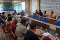 Suasana pembahasan rancangan awal RPJPD di Ruang Rapat Bappeda Kabupaten Mimika, Jum'at (24/11/2023). (Foto: Galeri Papua/Moh. Wahyu Welerubun)