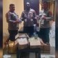 Sejumlah liter miras lokal diamankan Polres Mimika melalui Polsek Kawasan Pelabuhan Poumako, Sabtu (4/11/2023). (Foto: Istimewa/Humas Polres Mimika)