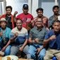 Foto bersama Ketua Ikatan Kerukunan Flobamora Kabupaten Mimika, Marthen L. Moru, dengan beberapa perwakilan Sub Sektor usai melaksanakan jumpa pers di Timika, Papua Tengah, Sabtu (2/12/2023). (Foto: Galeri Papua/Endy Langobelen)