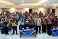 Foto bersama pembukaan Rakernis Bidang Kehutanan oleh Dinas Lingkungan Hidup, Kehutanan, dan Pertanahan (DLHKP) Papua Tengah di Hotel Grand Tembaga, Jalan Yos Sudarso, Timika, Papua Tengah, Kamis (7/12/2023). (Foto: Galeri Papua/Moh. Wahyu Welerubun)