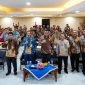 Foto bersama pembukaan Rakernis Bidang Kehutanan oleh Dinas Lingkungan Hidup, Kehutanan, dan Pertanahan (DLHKP) Papua Tengah di Hotel Grand Tembaga, Jalan Yos Sudarso, Timika, Papua Tengah, Kamis (7/12/2023). (Foto: Galeri Papua/Moh. Wahyu Welerubun)