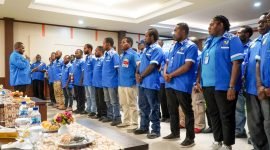 Pelantikan DPC KNPI Distrik se-Kabupaten Mimika periode 2023-2026 oleh Ketua DPD KNPI Mimika, Awenes Imingkawak di Hotel Cenderawasih 66, Timika, Papua Tengah, Sabtu (9/12/2023). (Foto: Galeri Papua/Moh. Wahyu Welerubun)