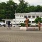 Wakil Bupati Mimika, Johannes Rettob, saat memimpin apel di pelataran Kantor Pusat Pemerintahan Kabupaten Mimika, Senin (8/1/2024). (Foto: Galeri Papua/Moh. Wahyu Welerubun)