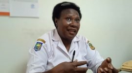 Kepala Seksi Informasi Pasar Kerja, Disnakertrans Kabupaten Mimika, Martina Amarairu. (Foto: Galeri Papua/Moh. Wahyu Welerubun)