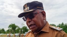 Wakil Bupati Mimika, Johannes Rettob. (Foto: Galeri Papua/Moh. Wahyu Welerubun)