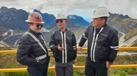 Dirjen Imigrasi Kemenkumham bersama Panglima Komando Gabungan Wilayah Pertahanan III melakukan kunjungan ke area tambang terbuka Grasberg di ketinggian 4825 mdpl. (Foto: Istimewa/Corporate Communication PTFI)