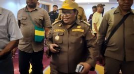 Pj Gubernur Papua Tengah, Ribka Haluk, usai melakukan tatap muka bersama Pemda Mimika di Hotel Horison Diana, Timika, Selasa (16/1/2024). (Foto: Galeri Papua/Endy Langobelen)