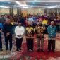 Foto bersama acara ramah tamah antara Pemerintah Provinsi Papua Tengah dan Pemerintah Kabupaten Mimika yang dipimpin langsung oleh Pj Gubernur Papua Tengah, Ribka Haluk, dan Bupati Mimika, Eltinus Omaleng. (Foto: Galeri Papua/Jefri Manehat)