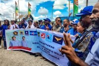 Koalisi Indonesia Maju Kabupaten Mimika datangi Kantor KPU Mimika untuk daftarkan koalisinya memenangkan Prabowo-Gibran dalam Pilpres 2024, Jumat (19/1/2024). (Foto: Galeri Papua/Endy Langobelen)