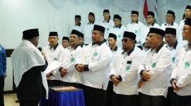 Ketua MUI Provinsi Papua, KH. Syaiful Islam Al Payage, S.H., saat membacakan naskah pengukuhan MUI Kabupaten Mimika, di Cendrawasih Hall, Hotel Serayu, Timika, Papua Tengah, Sabtu (20/1/2024). (Foto: Galeri Papua/Moh. Wahyu Welerubun)