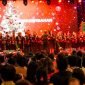 Grup paduan suara Iyakoko Patea saat membawakan lagu rohani berjudul Noel pada Ibadah Syukur Natal Ikatan Keluarga Toraja di Gedung Tongkonan, Jalan Samratulangi, Mimika, Papua Tengah, Sabtu (20/1/2024). (Foto: Galeri Papua/Moh. Wahyu Welerubun)
