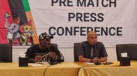 Ketua Panitia Futsal, Natex Bukaleng (Kiri), dan Direktur Kompetisi PSSI, Albinus Lauren (kanan), pada konferensi pers di ruang pertemuan Swiss-Belhotel Timika, Rabu (24/1/2024). (Foto: Galeri Papua/Endy Langobelen)