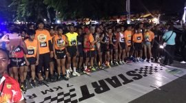 Para peserta Timika Night Run 2024 bersiap-siap di garis start. (Foto: Galeri Papua/Moh. Wahyu Welerubun)