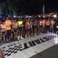 Para peserta Timika Night Run 2024 bersiap-siap di garis start. (Foto: Galeri Papua/Moh. Wahyu Welerubun)