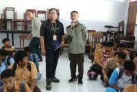 Seorang siswa SMKN 1 Mimika menjawab pertanyaan seputar edukasi keselamatan yang diberikan panitia BK3N PTFI. (Foto: Istimewa/Corporate Communication PTFI)