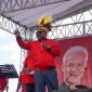 Bendahara DPD PDIP Papua Tengah, Willem Wandik, saat berorasi dalam kampanye akbar DPC PDIP Kabupaten Mimika di salah satu lapangan terbuka, Jalan Cenderawasih, Timika, Papua Tengah, Selasa (30/1/2024). (Foto: Galeri Papua/Endy Langobelen)