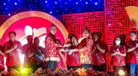 Warga Tionghoa Kabupaten Mimika saat merayakan Imlek tahun 2023 di Graha Eme Neme Yauware, Timika, Papua Tengah, Minggu (5/2/2023). (Foto: Istimewa)