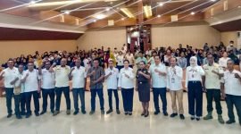 Foto bersama kegiatan Deklarasi Pemilih Cerdas di Hotel Cartenz, Jalan Budi Utomo, Timika, Papua Tengah, Rabu (7/2/2024). (Foto: Galeri Papua/Jefri Manehat)