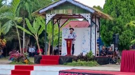 Penjabat Gubernur Papua Pegunungan, Velix Wanggai, saat membawakan sambutan di Mansinam, Kabupaten Manokwari, Papua Barat, dalam perayaan HUT ke-169 Pekabaran Injil di Tanah Papua, Senin (5/2/2024). (Foto: Galeri Papua/Rachmat Julaini)