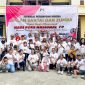 Foto bersama keluarga jurnalis di Mimika dalam momen peringatan Hari Pers Nasional ke-78 yang digelar oleh Jurnalis Perempuan Mimika di pelataran Gedung Tongkon, Jalan Sam Ratulangi, Mimika, Papua Tengah, Jumat (9/2/2024) pagi. (Foto: Istimewa/Jurnalis Perempuan Mimika)