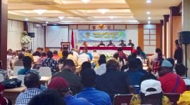 MRP Papua Tengah melakukan rapat koordinasi bersama Pemkab Mimika, Forkopimda, dan tokoh masyarakat di Mimika. (Foto: Galeri Papua/Jefri Manehat) 