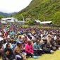 Para jemaat memadati perayaan HUT ke-61 GIDI di lapangan terbuka GIDI Mulia, Puncak Jaya, Papua Tengah, Minggu (11/2/2024). (Foto: Valentine Margareth Patalle/Prokompim Puncak Jaya) 