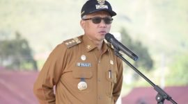 Penjabat Bupati Puncak Jaya, Dr. H. Tumiran, S.Sos, M.AP. (Foto: Valentine M. Patalle/Prokompim Puncak Jaya)