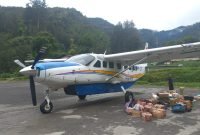 Pesawat Asian One yang ditembaki OTK di Distrik Beoga, Kabupaten Puncak, Papua Tengah. (Foto: Istimewa/Humas Polda Papua)