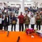 Foto bersama dalam kegiatan kuliah umum dan pelatihan peningkatan kapasitas mahasiswa Uncen di Aula FISIP Uncen, Jayapura, Papua. (Foto: Istimewa/Corporate Communication PTFI)