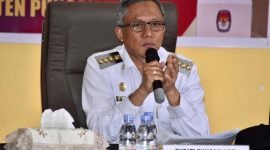 Penjabat Bupati Puncak Jaya, Tumiran, saat menghadiri rapat koordinasi pengamanan sidang pleno Pemilu yang berlangsung di Aula Malpolres Puncak Jaya, Mulia, Papua Tengah, Rabu (21/2/24). (Foto: Valentine Margareth Patalle/Prokompim Puncak Jaya)