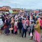 Warga memadati lokasi kegiatan Gerakan Pangan Murah dan Operasi Pasar Murah di lapangan eks Pasar Swadaya, Mimika, Papua Tengah, Jumat (23/2/2204). (Foto: Galeri Papua/Moh. Wahyu Welerubun)