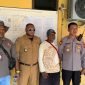 Kapolsek Mimika Barat Jauh, Kepala Distrik Mimika Barat Jauh, Ketua Bawaslu, dan Ketua Pandis Mimika Barat Jauh saat ditemui di Polres Pelayanan Mimika, Papua Tengah. (Foto: Galeri Papua/Moh. Wahyu Welerubun)
