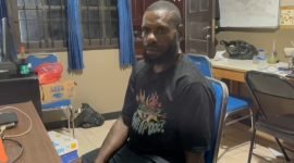 Epson Nirigi, anggota KKB Kodap III Ndugama Derakma yang diamankan Satgas Ops Damai Cartenz 2024 di Timika, Papua Tengah. (Foto: Istimewa/Satgas Humas Damai Cartenz 2024)