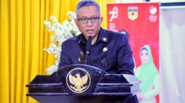 Penjabat Bupati Puncak Jaya, Tumiran, membawakan sambutan dalam rapat pleno terbuka perolehan suara dan penetapan hasil Pemilu 2024 tingkat KPUD Kabupaten Puncak Jaya, Sabtu (2/3/2024) di Aula Sasana Kaonak Kantor Bupati Puncak Jaya. (Foto: Valentine Margareth Patalle/Prokompim Puncak Jaya)