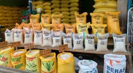 Lapak beras milik Ayudin di Pasar Sentral Timika, Papua Tengah. (Foto: Galeri Papua/Moh. wahyu Welerubun)