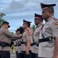 Momen penyematan jabatan pada saat serah terima jabatan di lingkup Polres Mimika, Rabu (6/2/2024), (Foto: Galeri Papua/Moh. Wahyu Welerubun)