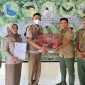 Penyerahan walabi oleh pihak Karantina kepada BKSDA Timika. (Foto: Istimewa)