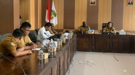 Rapat TPID Mimika yang dipimpin Pj Sekda Mimika, Ida Wahyuni, di ruang rapat Kantor Pusat Pemerintahan Kabupaten Mimika, Senin (25/3/2024), (Foto: Galeri Papua/Moh. Wahyu Welerubun