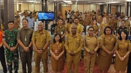 Foto bersama Pemerintah Kabupaten Mimika dan unsur Forkopimda Kabupaten Mimika pada pembukaan Musrenbang RKPD Kabupaten Mimika 2025.  (Foto: Galeri Papua/Endy Langobelen)