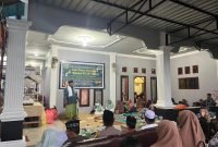 Ketua MUI Kabupaten Mimika, Ustad Muhammad Amin, membawakan tausyiahnya dalam acara buka bersama KKSBT Bersatu Kabupaten Mimika. (Foto: Istimewa).