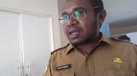 Kepala Badan Kepegawaian dan Pengembangan Sumber Daya Manusia (BKPSDM) Kabupaten Mimika, Everth Hindom. (Foto: Galeri Papua/Jefri Manehat)