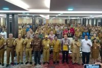 Foto bersama peserta Musrenbang RKPD tingkat Provinsi Papua Tengah dan unsur pimpinan daerah yang digelar di Timika. (Foto: Galeri Papua/Jefri Manehat)